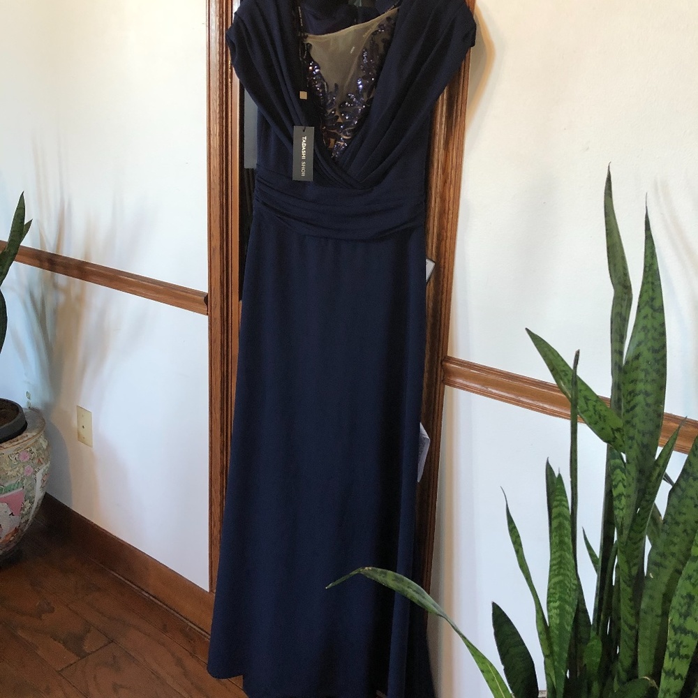 Tadashi shoji portrait pleated detail collar gown FINAL PRICE NO OFFERS - Picture 7 of 9